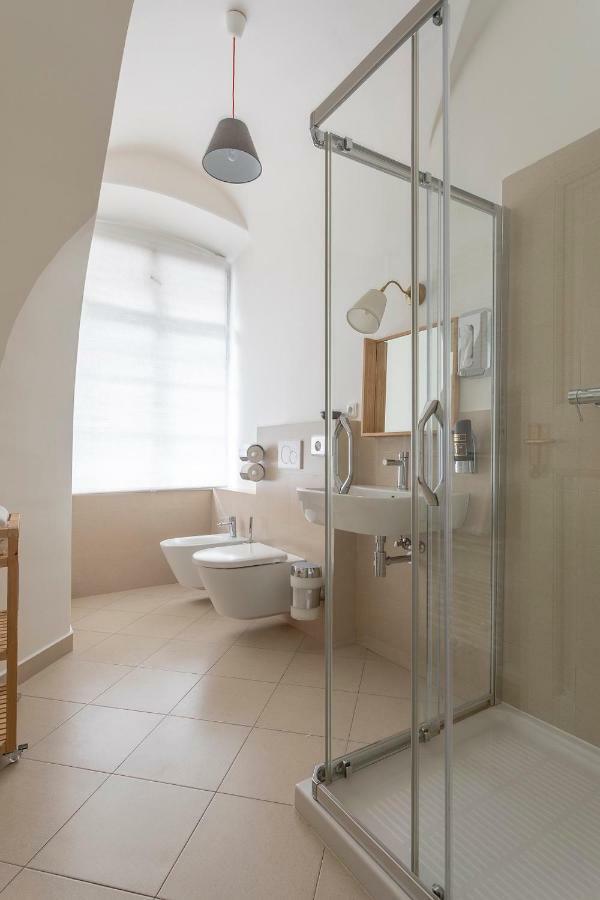 Three Golden Crowns Apartments 3* Prag
