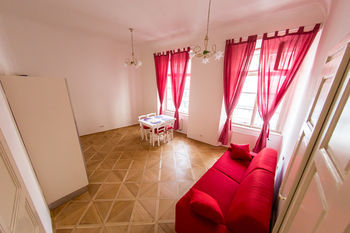 Three Golden Crowns Apartments 3* Prag