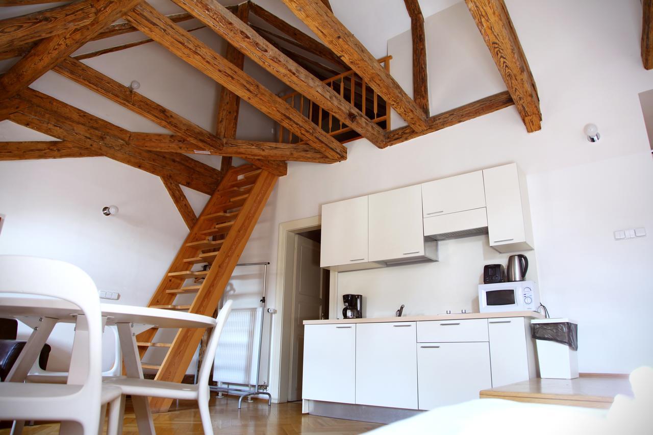 Three Golden Crowns Apartments 3* Prag